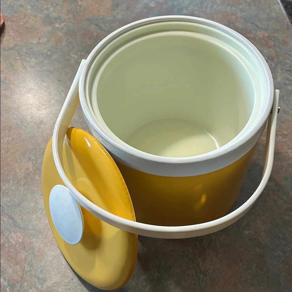 Georges Briard yellow and white vinyl Mid Century Modern ice bucket with lid.